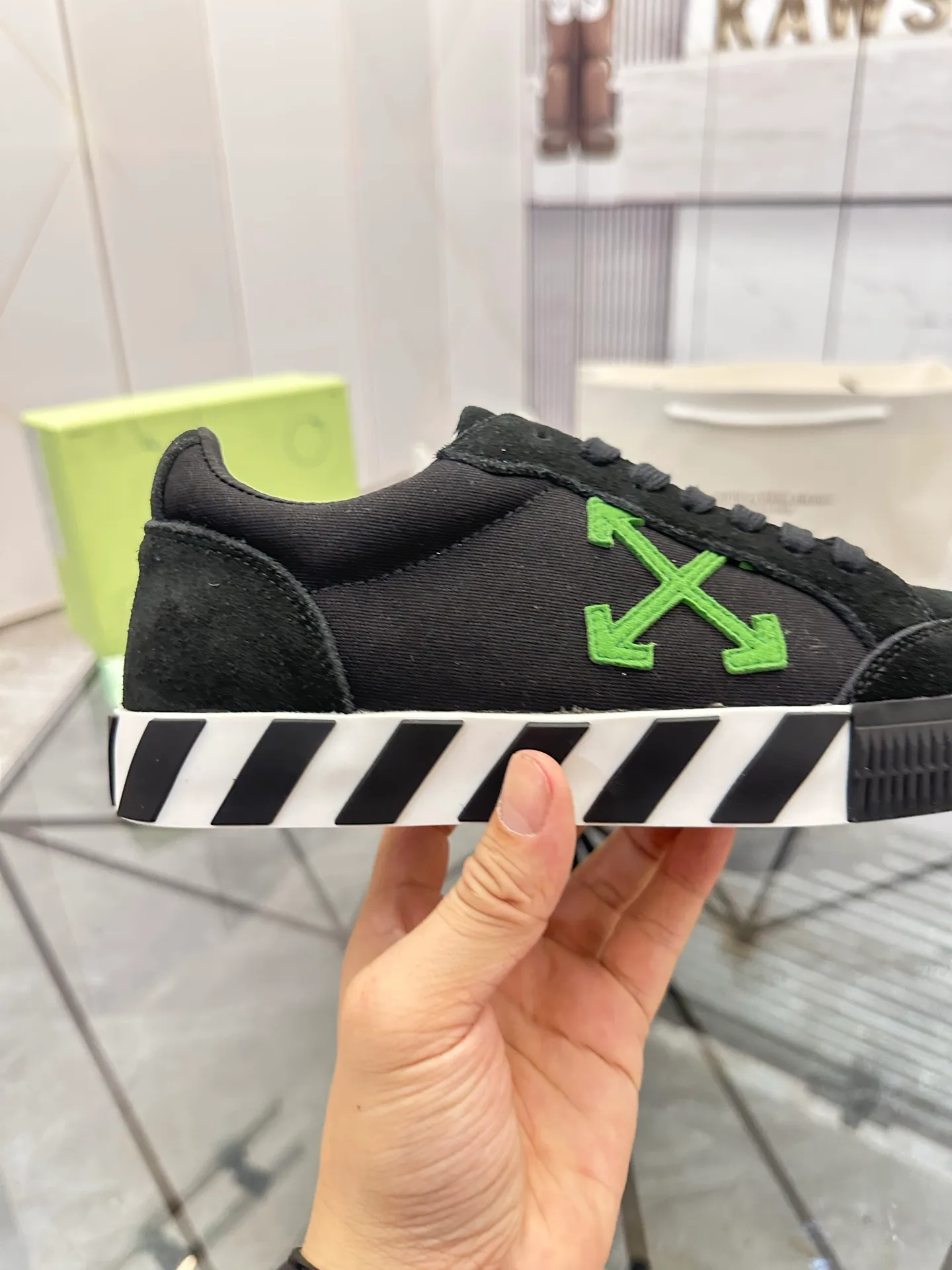 Selling men's shoes 💰: 💰P440¥ Product trademark: OFF WHITE * "OFF WHITE*" low-top casual shoes Regular size: 35-45 (can be customized to 46) Couple style Product materials: imported nubuck leather upper spliced ​​with original fabric, breathable lining, original outsole. No.: H203